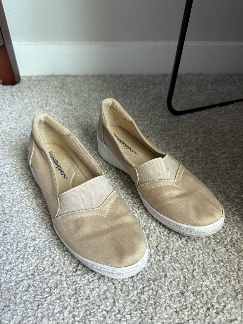 Women's Grasshopper Jade Twill Fashion Slip-on Sneaker in Stone Size 7.5